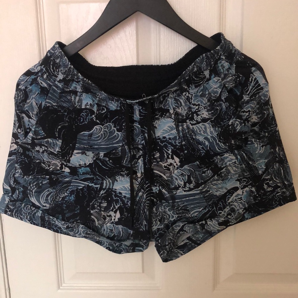 Lululemon casual shorts size 6